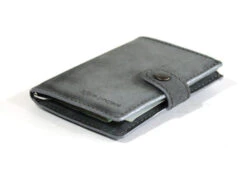 Porte Cartes Monnaie Homme ICLUTCH - En Plusieurs Coloris - En Cuir -Clothing Discounts Store Front GRY 600x420 2d3577ce a90b 42d3 a4df 6d2d1950bd75