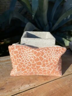 Pochette Alice Fermeture éclair Imprimé Fleuri En Coton Biologique GOTS - Cousu à La Main à L'Ile D'Oléron (France) -Clothing Discounts Store IMG 5893