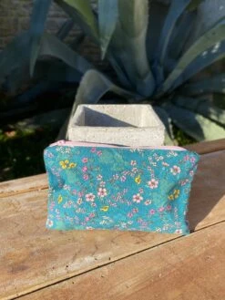 Pochette Alice Fermeture éclair Imprimé Fleuri En Coton Biologique GOTS - Cousu à La Main à L'Ile D'Oléron (France) -Clothing Discounts Store IMG 5896