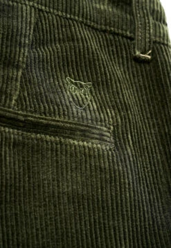 Pantalon Velours Côtelé Homme REGULAR 8-WALES - En Plusieurs Coloris - En Coton Bio 13 Pantalon Velours Côtelé Homme REGULAR 8-WALES - En Plusieurs Coloris - En Coton Bio -Clothing Discounts Store PantalonvelourcoteleHommevertsapin2