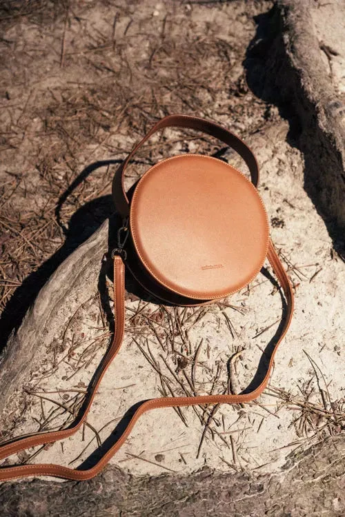 Sac Rond à Bandoulière Femme ANNE - Couleur Camel - En Cuir 4 Sac Rond à Bandoulière Femme ANNE - Couleur Camel - En Cuir - Image 2