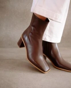 ALOHAS Bottines Talon Bloc Femme WEST CAPE - En Marron - En Cuir Certifié LWG -Clothing Discounts Store bottines talon bloc west cape marron entieres