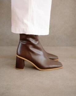 ALOHAS Bottines Talon Bloc Femme WEST CAPE - En Marron - En Cuir Certifié LWG -Clothing Discounts Store bottines talon bloc west cape marron profil