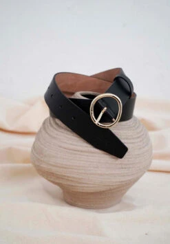 Ceinture Boucle Dorée Femme GOBA - En Plusieurs Coloris - En Cuir