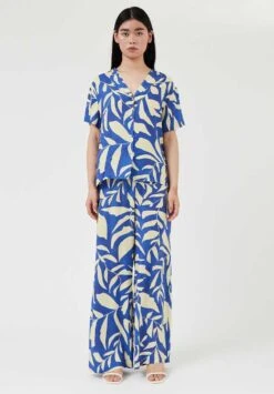 AMT Chemise Manches Courtes LEAVES - En Viscose Eco Vero 7 AMT Chemise Manches Courtes LEAVES - En Viscose Eco Vero -Clothing Discounts Store chemisette bleu2