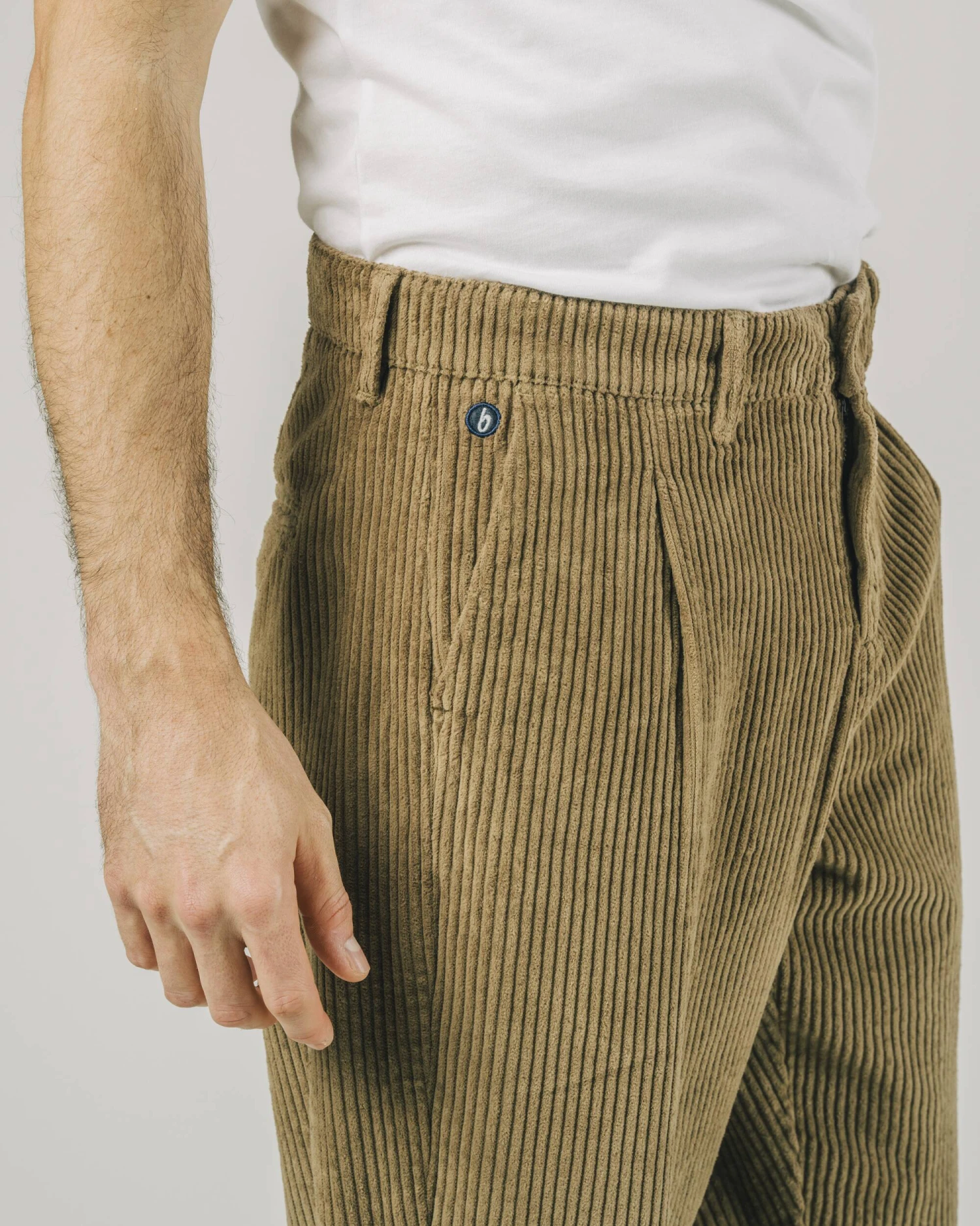 Brava Fabrics Chino En Velours PLEATED Homme - Couleur Beige - En Coton Bio 3 Brava Fabrics Chino En Velours PLEATED Homme - Couleur Beige - En Coton Bio