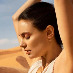 Créoles Fines Femme ESSENTIEL - En Pierre Naturelle Et Laiton Doré à L'or Fin 24 Carats -Clothing Discounts Store creoles fines essentiel howlite portees