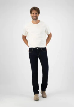 Jean Coupe Droite EXTRA EASY - En Coton Recyclé Et Biologique - En Plusieurs Coloris -Clothing Discounts Store jean coupe droite delave fonceMen Ethical Jeans Regular Bryce Strong Blue Fullfront 3 1 473x682 2x 5f2d954f d108 4bac 96e4 d3fcb45c1a92