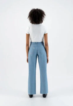 Jean Flare Taille Haute Femme WYDE SARA - En Bleu Ciel - En Coton Upcyclé -Clothing Discounts Store jean flare taille haute wyde sara bleu clair dos