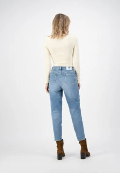 Jean Mom Taille Haute Femme MAMS - En Plusieurs Coloris - En Coton Bio Et Coton Recyclé -Clothing Discounts Store jean mom taille haute mams MUD JEANS clair dos