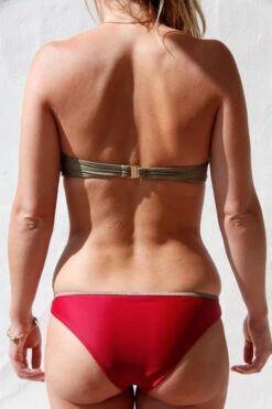 Maillot De Bain Bandeau Irisé Femme CERISE - En Bordeaux - En Polyamide Recyclé -Clothing Discounts Store maillot de bain bandeau irise cerise dos