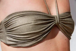 Maillot De Bain Bandeau Irisé Femme CERISE - En Bordeaux - En Polyamide Recyclé -Clothing Discounts Store maillot de bain bandeau irise cerise zoom haut