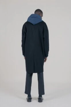 Manteau Long Oversize Mixte GENOA - En Plusieurs Coloris - En Laine Et Cachemire Recyclé -Clothing Discounts Store manteau long oversize genoa noir porte homme de dos