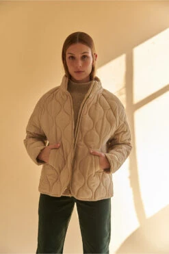 Manteau Matelassé LLUM - Couleur Sable - En Polyester Recyclé