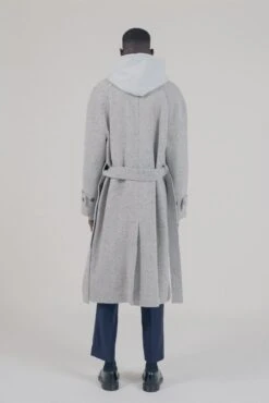 Manteau Oversize Mixte VERLAINE - En Plusieurs Coloris - En Laine Vierge 11 Manteau Oversize Mixte VERLAINE - En Plusieurs Coloris - En Laine Vierge -Clothing Discounts Store manteau oversize beige verlaine porte homme de dos