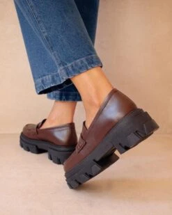 ALOHAS Mocassins Compensés Femme TRAILBLAZER - En Marron - En Cuir Certifié LWG -Clothing Discounts Store mocassins compenses femme trailblazer marron derriere