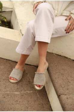 Mules Plates Femme OLIVIA CANVAS - En Plusieurs Coloris - En Toile Recyclée 13 Mules Plates Femme OLIVIA CANVAS - En Plusieurs Coloris - En Toile Recyclée -Clothing Discounts Store mules plates femme olivia canvas MINT AND ROSE taupe