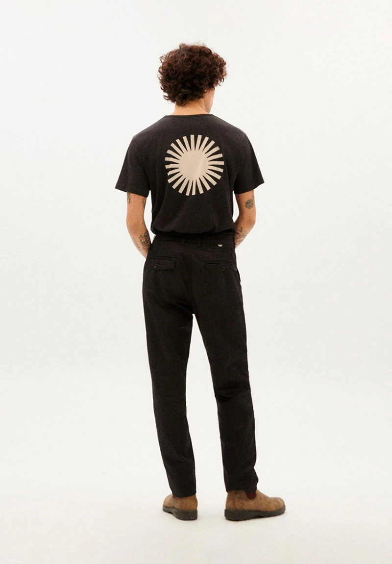 Thinking Mu Pantalon Ajusté Homme WOTAN - En Coton Bio 6 Thinking Mu Pantalon Ajusté Homme WOTAN - En Coton Bio - Image 4