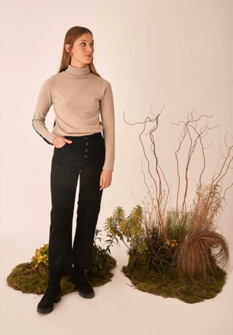 Pantalon Evasé Femme CEDAR - En Noir - En Coton Recyclé Et Biologique 4 Pantalon Evasé Femme CEDAR - En Noir - En Coton Recyclé Et Biologique - Image 2