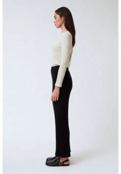 AMT Pantalon Fin Ample LULA - Couleur Noir -Clothing Discounts Store pantalon fin ample2