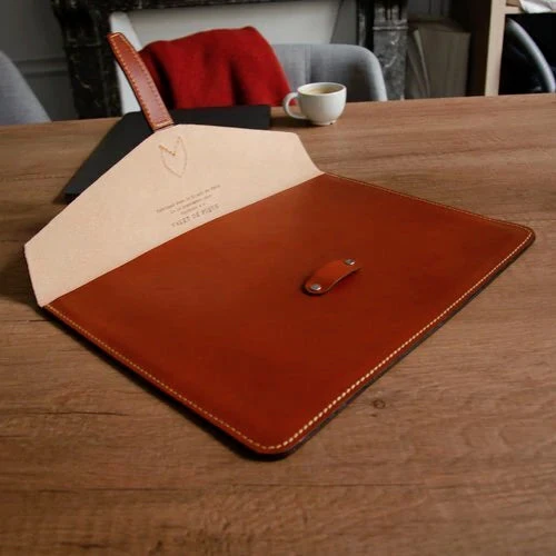 Pochette Ordinateur Cuir GEORGE - En Plusieurs Coloris - Tannage Végétal 4 Pochette Ordinateur Cuir GEORGE - En Plusieurs Coloris - Tannage Végétal - Image 2