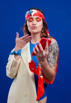 Porte Téléphone Bandoulière - Plusieurs Motifs - Polyester Recyclé -Clothing Discounts Store porte telephone bandouliere viriginie riou rouge2