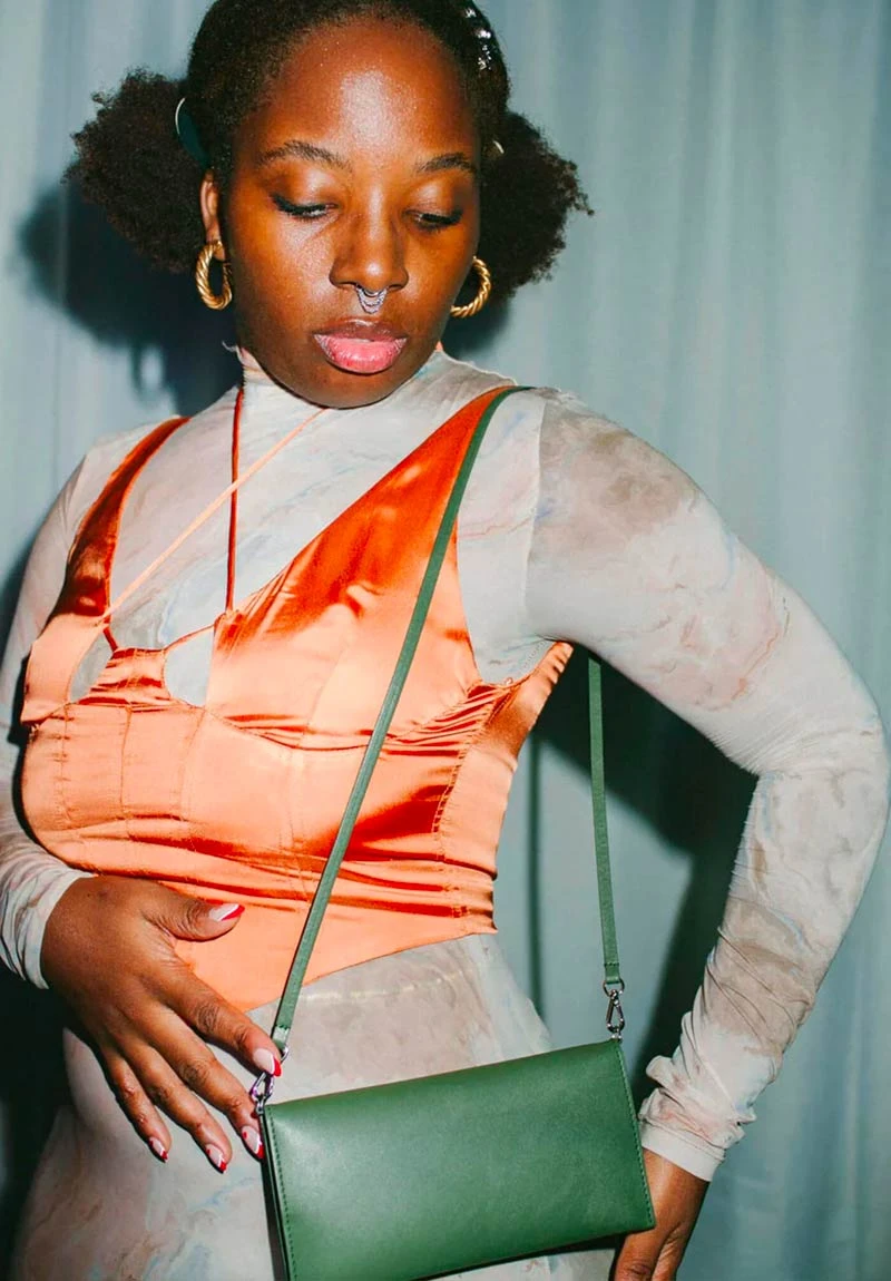 Portefeuille Vegan FLAT PURSE - En Plusieurs Coloris - En Toile Végétale 4 Portefeuille Vegan FLAT PURSE - En Plusieurs Coloris - En Toile Végétale - Image 2