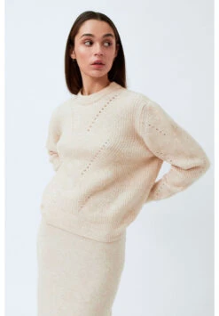 AMT Pull Femme En Laine FLORETA - Couleur Ecru