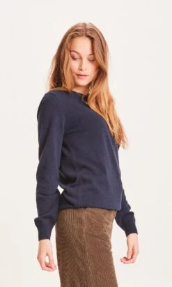 Pull Myrthe Col Rond Marine En Laine D'Agneau Biologique GOTS - Fabriqué En Turquie 7 Pull Myrthe Col Rond Marine En Laine D'Agneau Biologique GOTS - Fabriqué En Turquie -Clothing Discounts Store pull myrthe marine Knowledgecottonapparel vuedecote