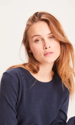 Pull Myrthe Col Rond Marine En Laine D'Agneau Biologique GOTS - Fabriqué En Turquie 9 Pull Myrthe Col Rond Marine En Laine D'Agneau Biologique GOTS - Fabriqué En Turquie -Clothing Discounts Store pull myrthe marine Knowledgecottonapparel zoomcol