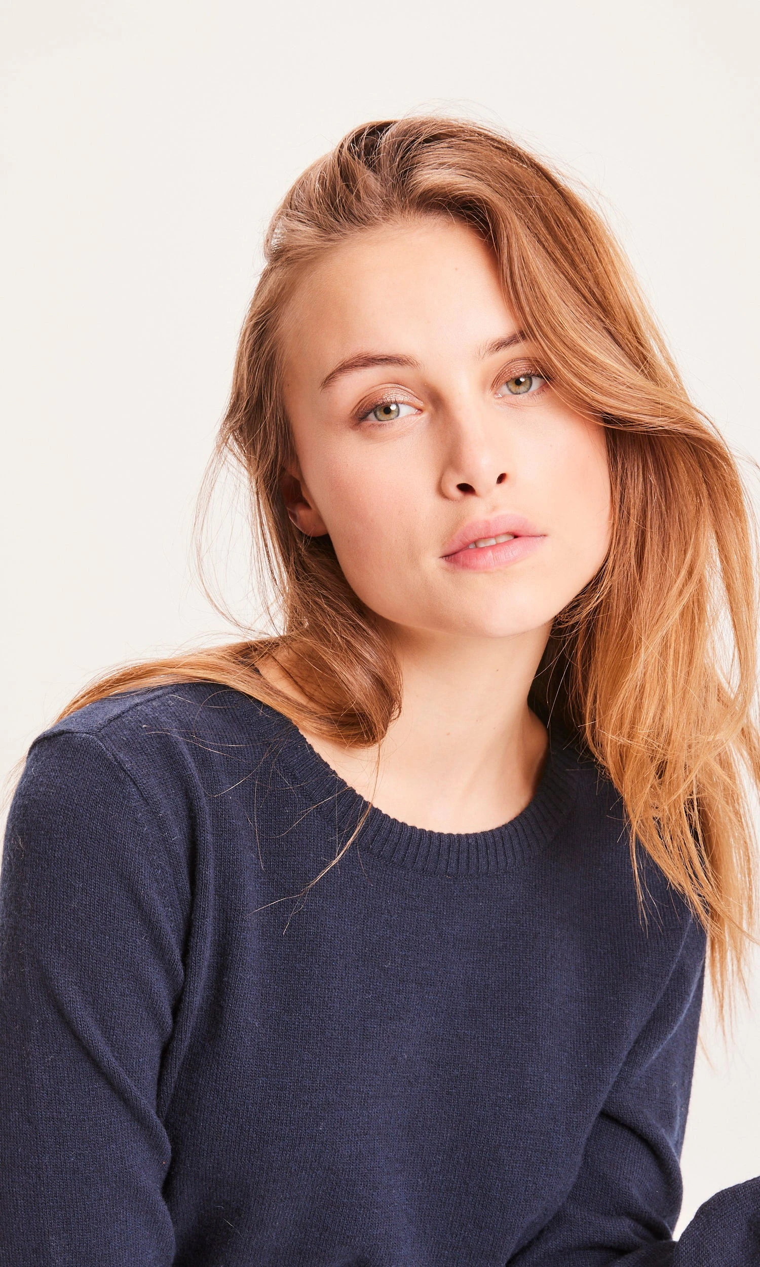 Pull Myrthe Col Rond Marine En Laine D'Agneau Biologique GOTS - Fabriqué En Turquie 6 Pull Myrthe Col Rond Marine En Laine D'Agneau Biologique GOTS - Fabriqué En Turquie - Image 4