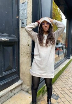 Robe Sweat Capuche Oversize NOE- En Plusieurs Coloris - En Tissus Upcyclés -Clothing Discounts Store robe sweat capuche oversize beige1