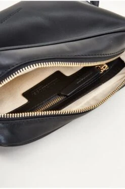 Sac Besace à Bandoulière Femme CASSIS - Couleur Noir - En Cuir -Clothing Discounts Store sac besace bandouliere cassis noir ouvert