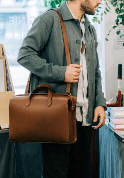 Sac Cartable Bandoulière EMILE - Couleur Chocolat - En Cuir