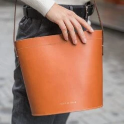 Sac Seau Camel Femme JUDITH - En Cuir Tanné Végétal - Fabriqué En France