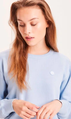Sweat Bleu Ciel Femme DAPHNE - En Coton Bio GOTS -Clothing Discounts Store sweat bleu ciel femme daphn zoom