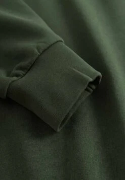 Sweat Homme BASIC BADGE - En Coton Bio Et Polyester Recyclés -Clothing Discounts Store sweat homme vert