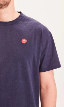 T-shirt Loose Homme REBORN ASPEN - En Plusieurs Coloris - En Coton Bio Et Polyester Recyclés -Clothing Discounts Store t shirt loose homme reborn aspen bleu marine zoom