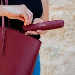 Trousse En Cuir Vegan Ronde LILAS - En Plusieurs Coloris - En Toile Végétale -Clothing Discounts Store trousse cuir vegan ronde lilas ALENORE bordeaux