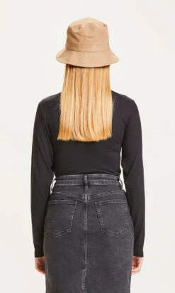 T Shirt Susan Col Roulé Noir En Viscose EcoVero - Fabriqué En Turquie -Clothing Discounts Store tshirt susan lenzingecovero noir knowledgecottonapparel vuededos